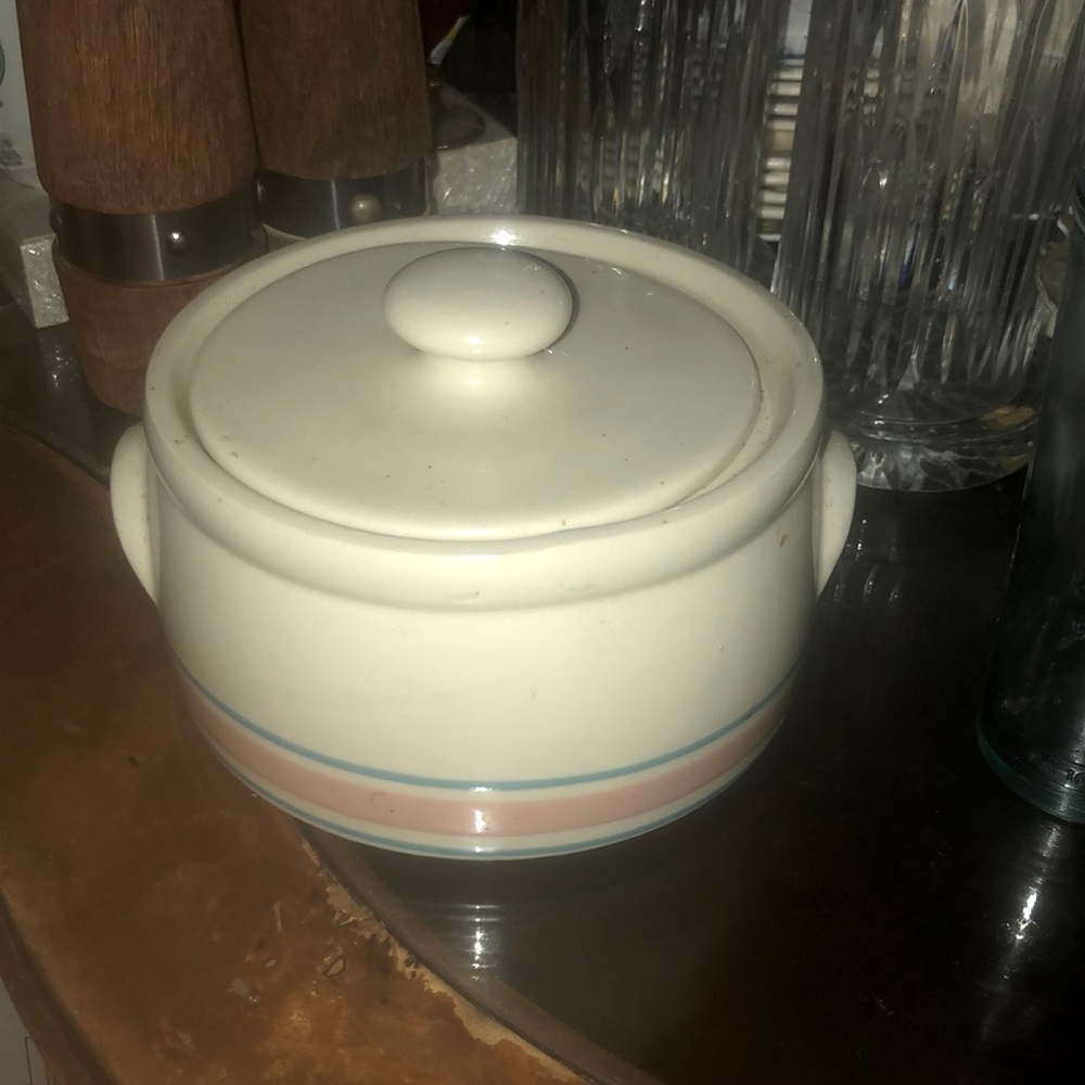 NELSON MCCOY PINK & BLUE BANDS TWO QUART ROUND COVERED CASSEROLE DISH